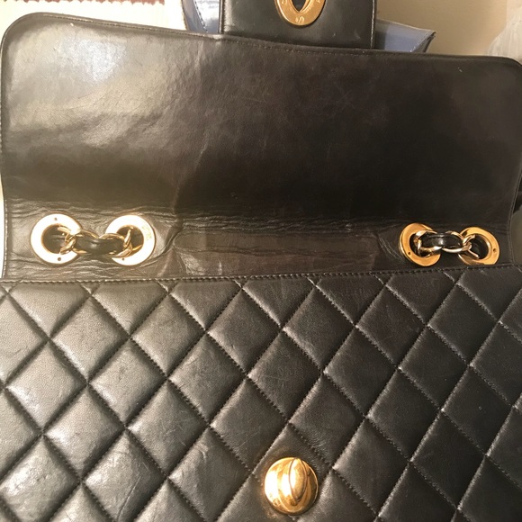 (SOLD)CHANEL authentic handbag - Picture 6 of 8